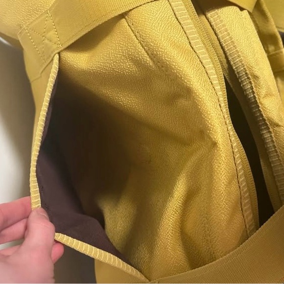 Nike One Club Travel Duffle Bag with Bungee Detail - Picture 7 of 7